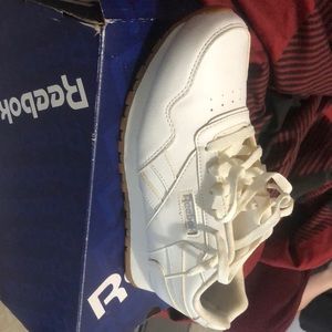 Reebok gum bottom all white